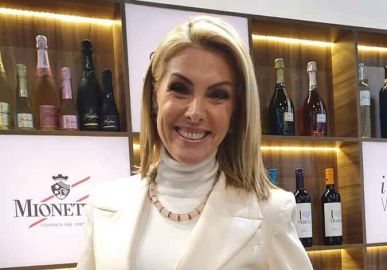 Mudan A Radical Ana Hickmann Surge Novo Visual Nas Redes E