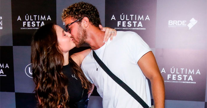 Larissa Manoela Marca Presen A Em Pr Estreia De Filme De Ex E Troca