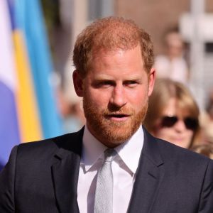 Príncipe Harry retornará ao Reino Unido pela primeira vez após anúncio de tratamento contra o câncer de Kate Middleton