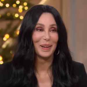 Cher revela que já rejeitou Elvis Presley e entrega motivo de gostar de homens mais novos
