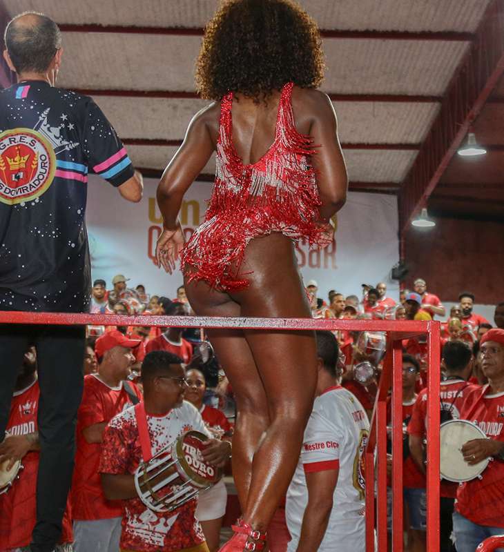 Erika Januza E Lore Improta Caem No Samba E Arrasam Em Ensaio Da