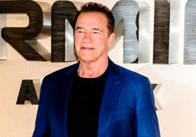 Arnold Schwarzenegger é detido por três horas em aeroporto por causa de