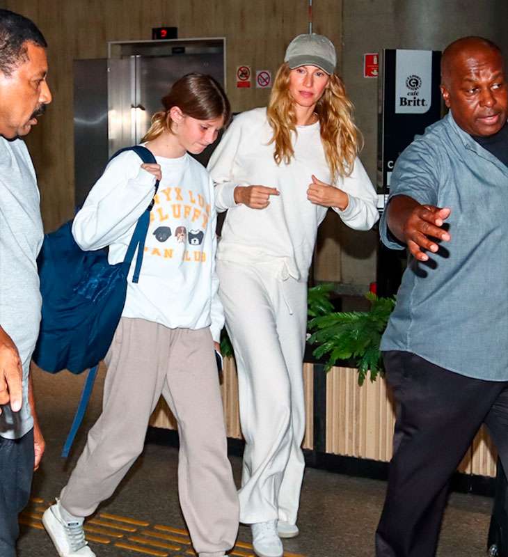 Gisele B Ndchen Flagrada Embarcando Em Aeroporto Do Rio De Janeiro